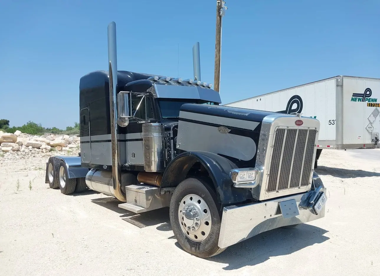 2003 PETERBILT  - Image 1.