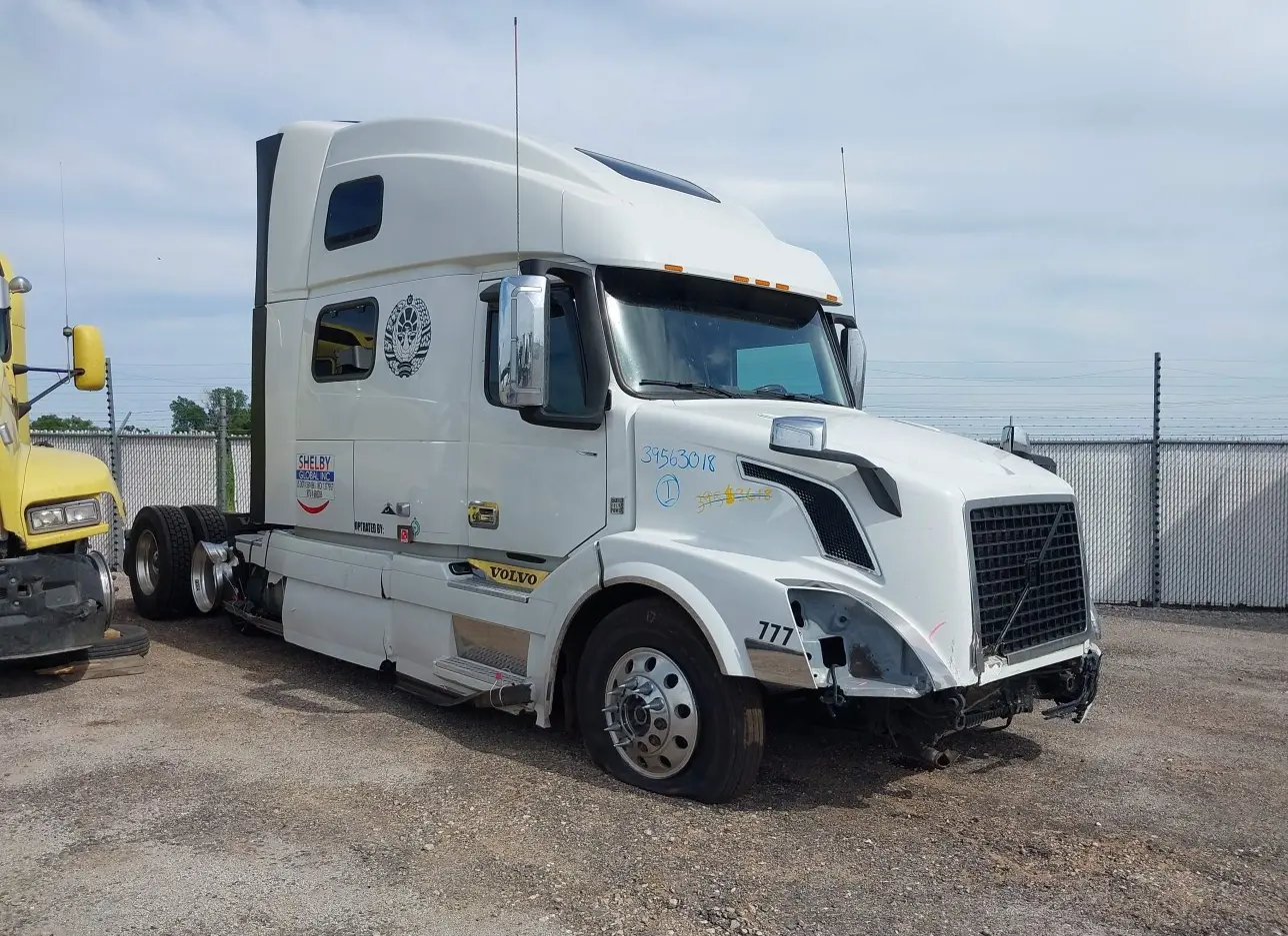 2016 VOLVO TRUCK  - Image 1.