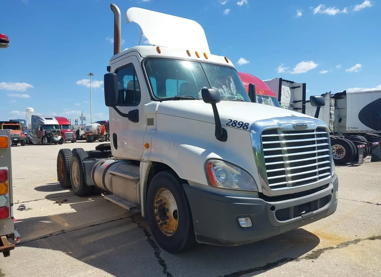 2014 FREIGHTLINER  - Image 1.