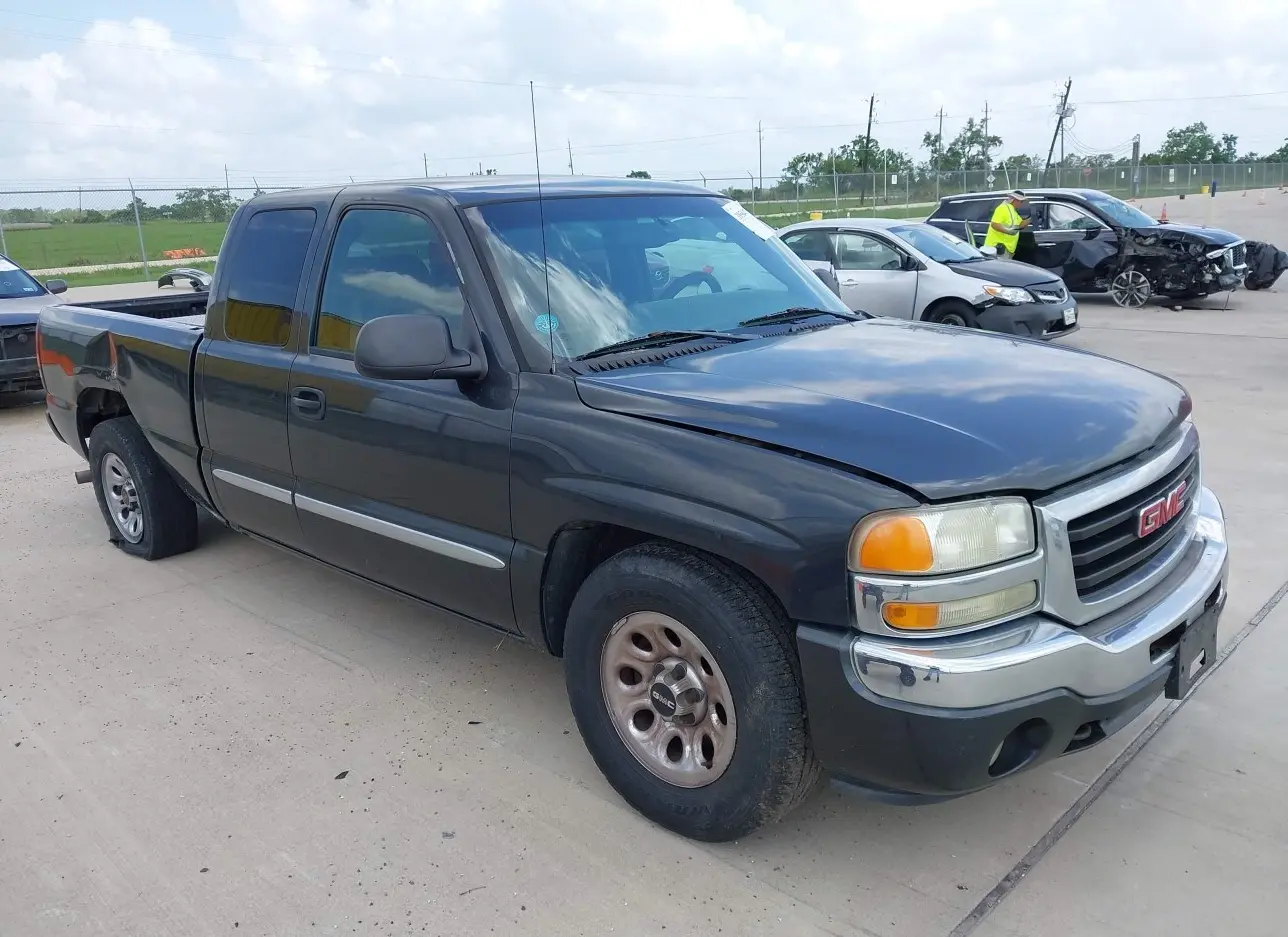 2005 GMC  - Image 1.