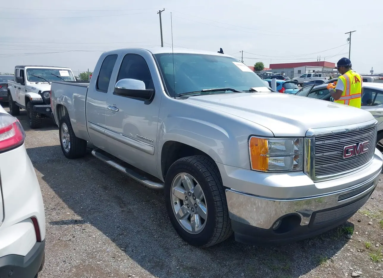 2013 GMC  - Image 1.