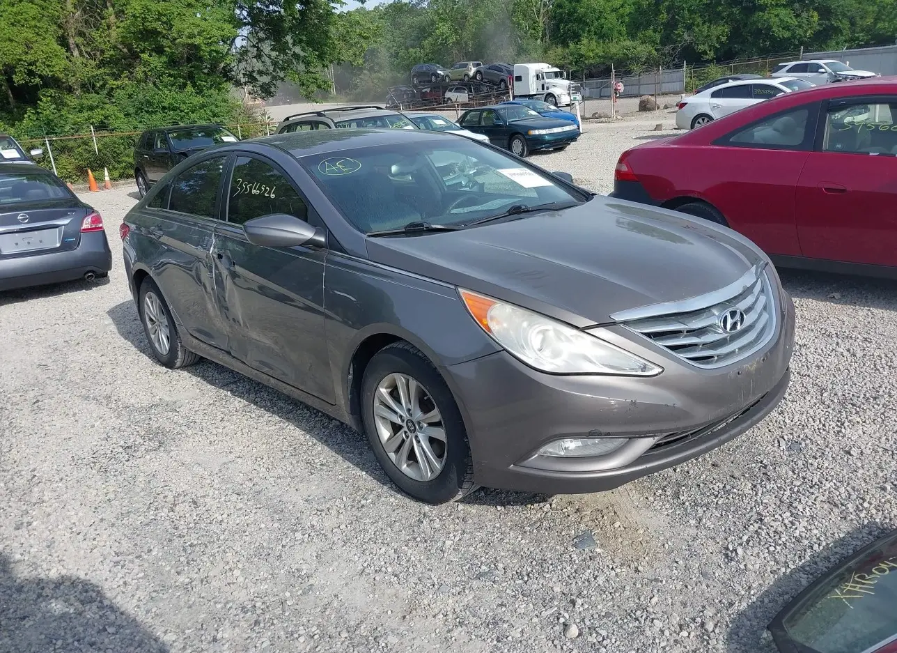 2013 HYUNDAI  - Image 1.