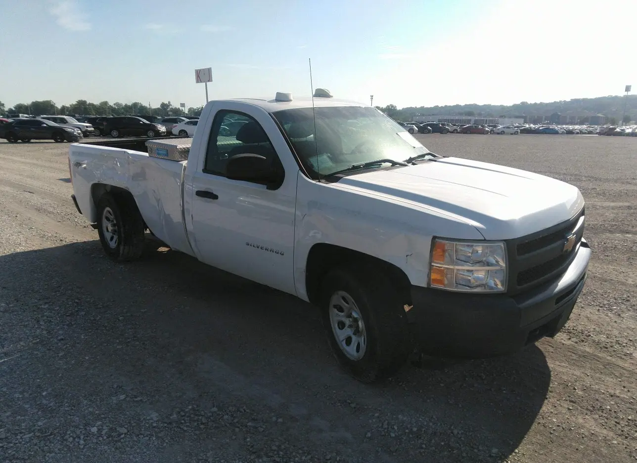 2013 CHEVROLET  - Image 1.