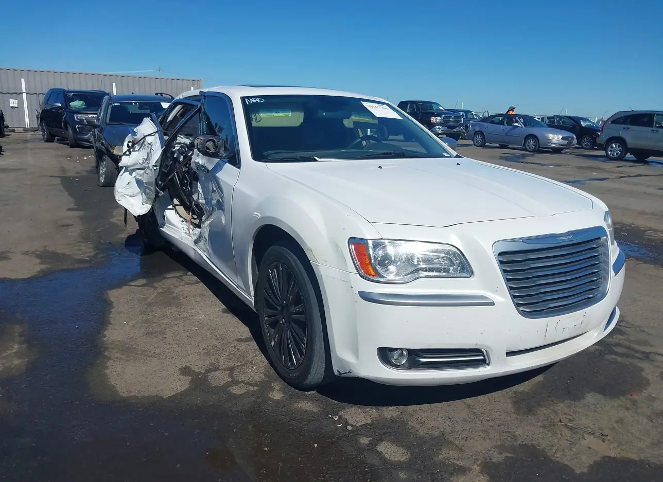 2013 CHRYSLER  - Image 1.