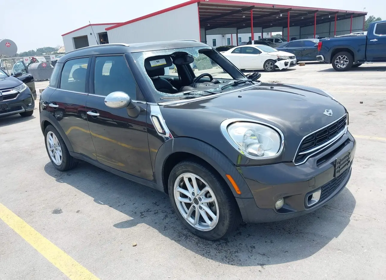 2015 MINI  - Image 1.