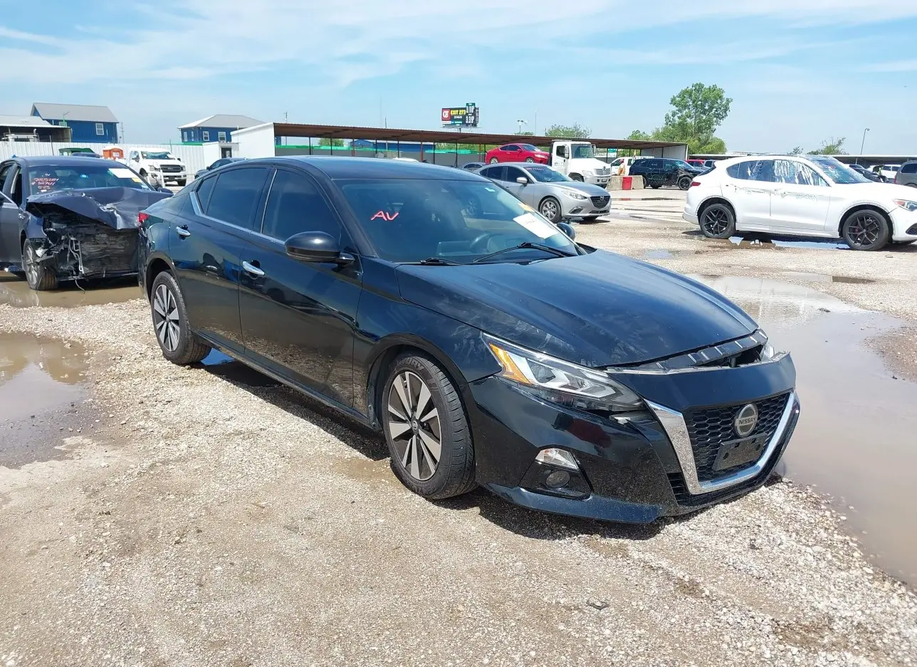 2019 NISSAN  - Image 1.