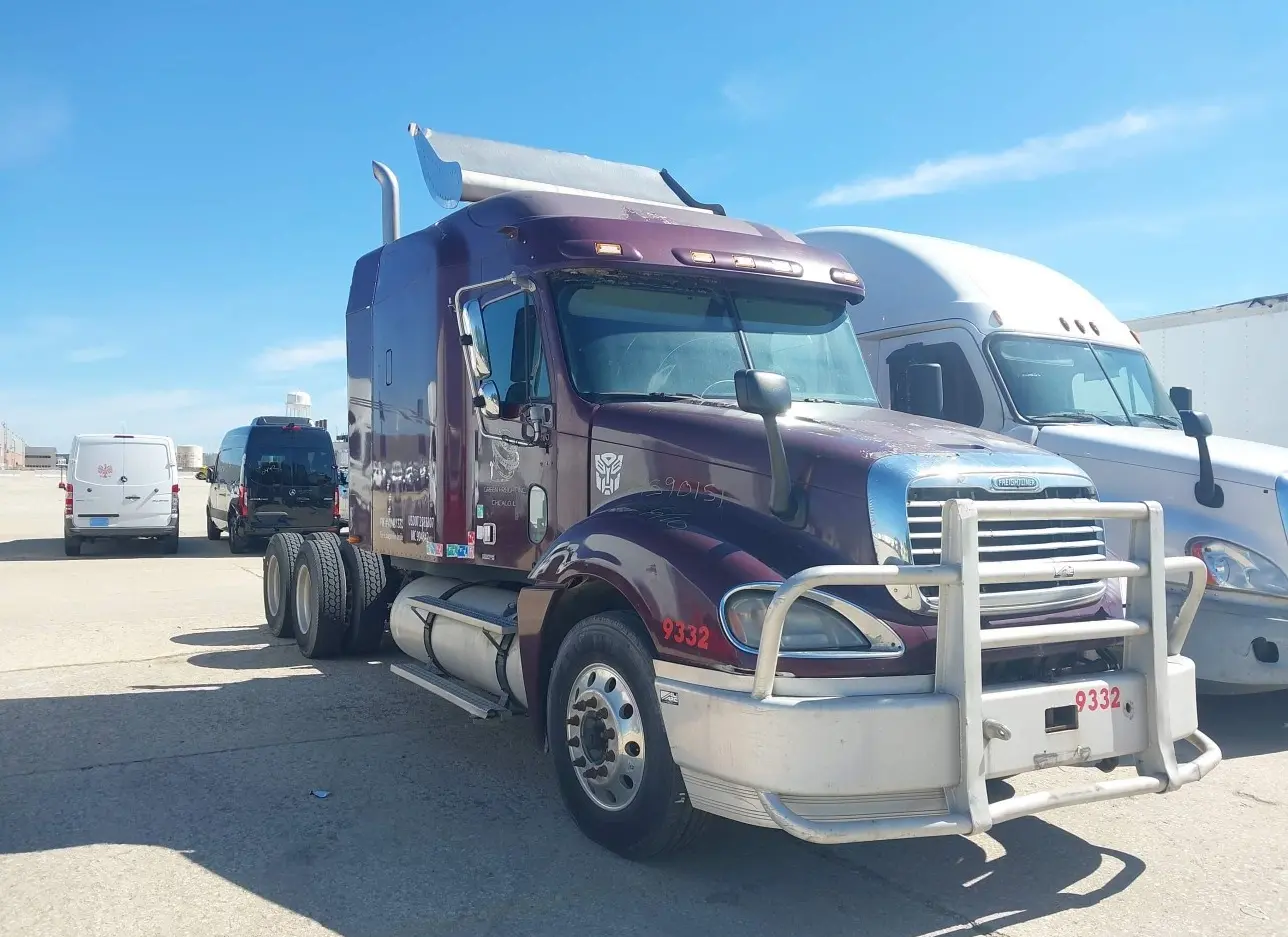 2004 FREIGHTLINER  - Image 1.