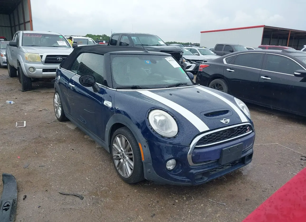 2018 MINI  - Image 1.