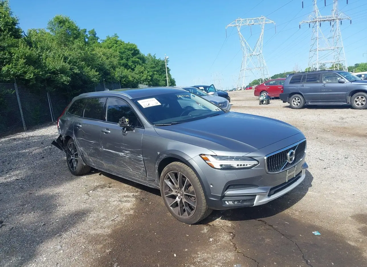 2017 VOLVO  - Image 1.