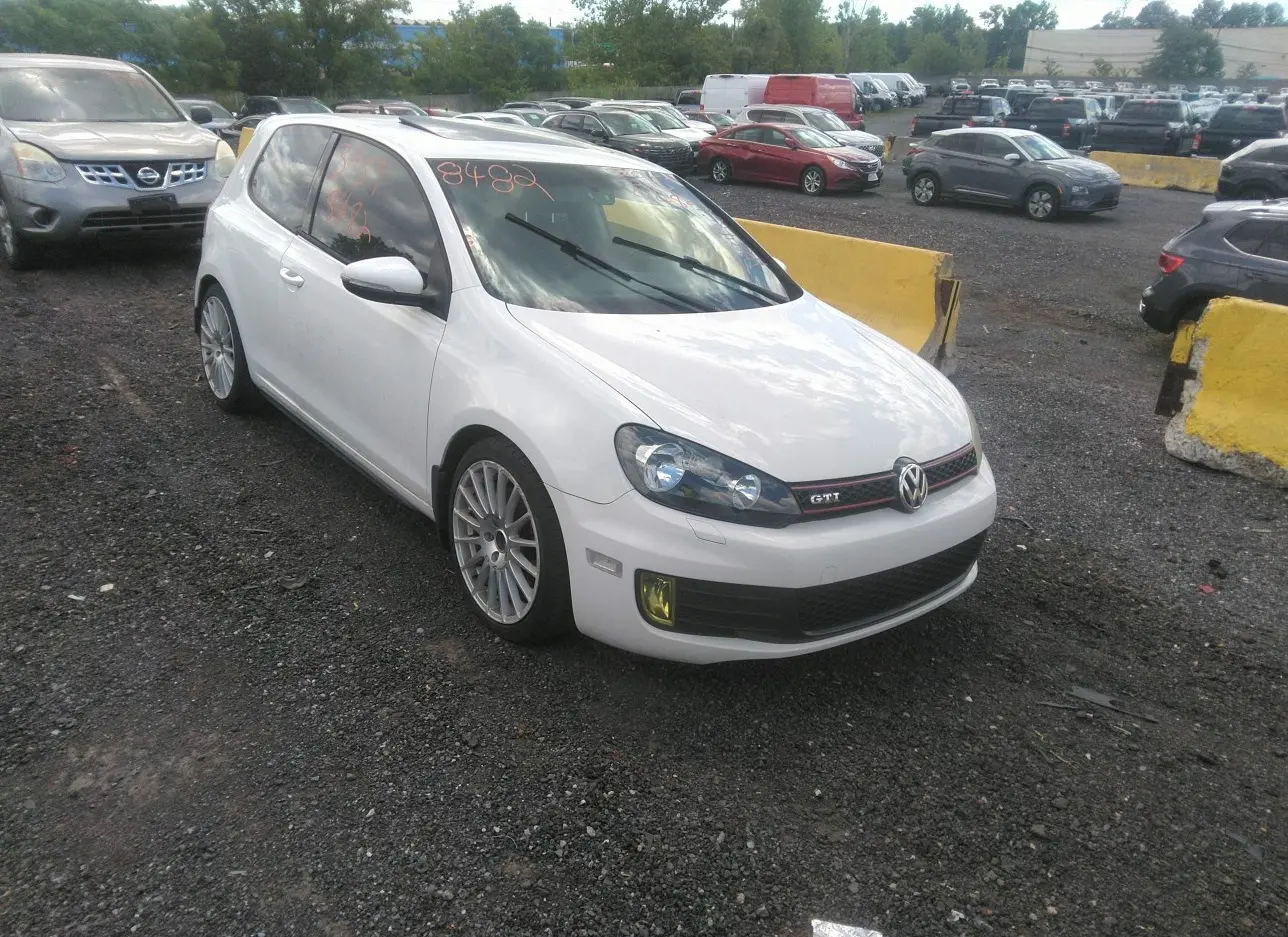 2011 VOLKSWAGEN  - Image 1.