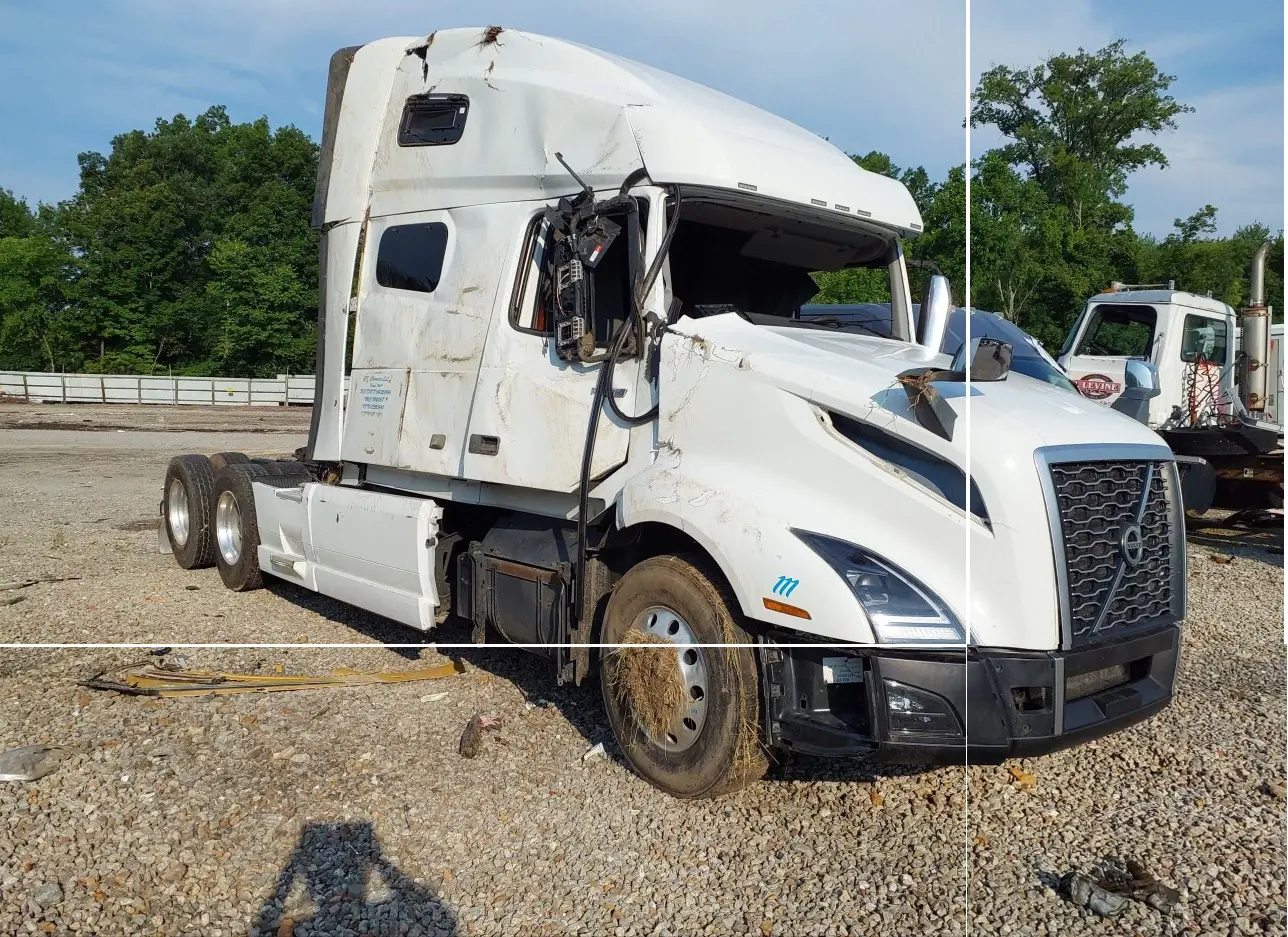 2020 VOLVO TRUCK  - Image 1.