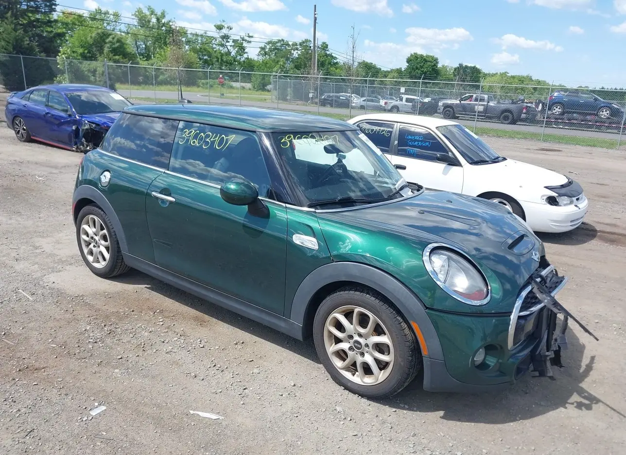 2015 MINI  - Image 1.