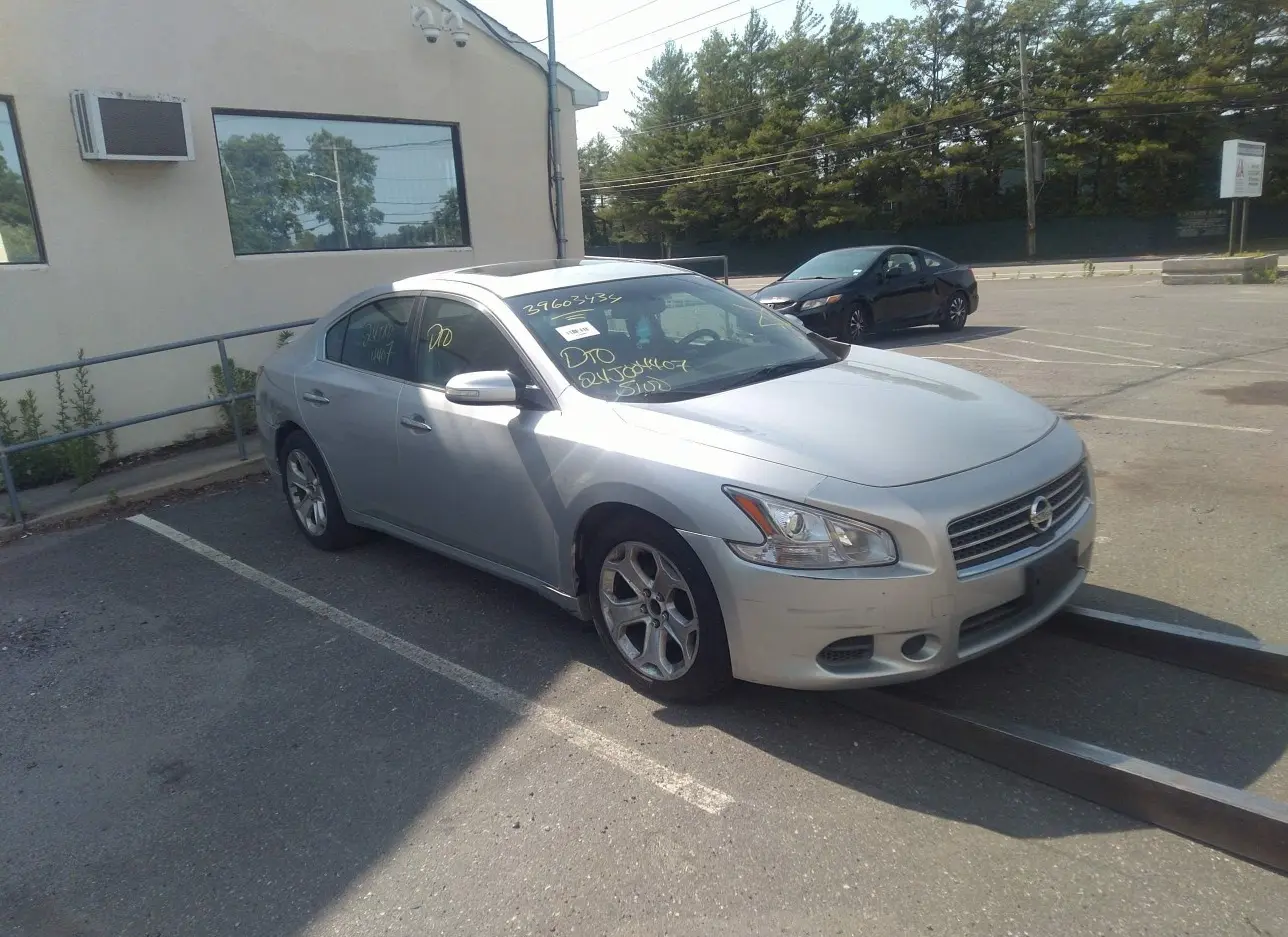 2009 NISSAN  - Image 1.