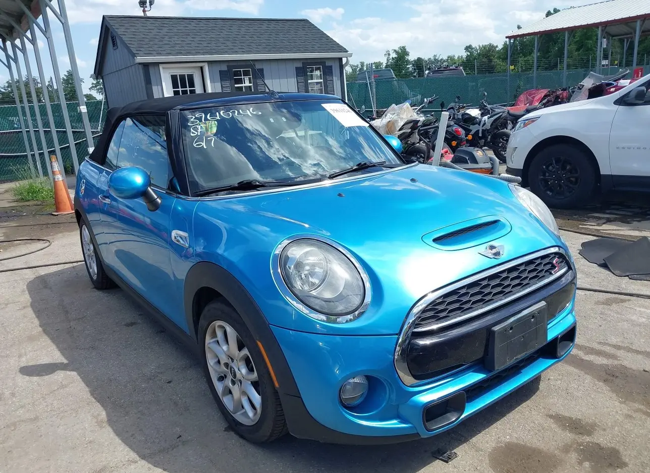 2017 MINI  - Image 1.