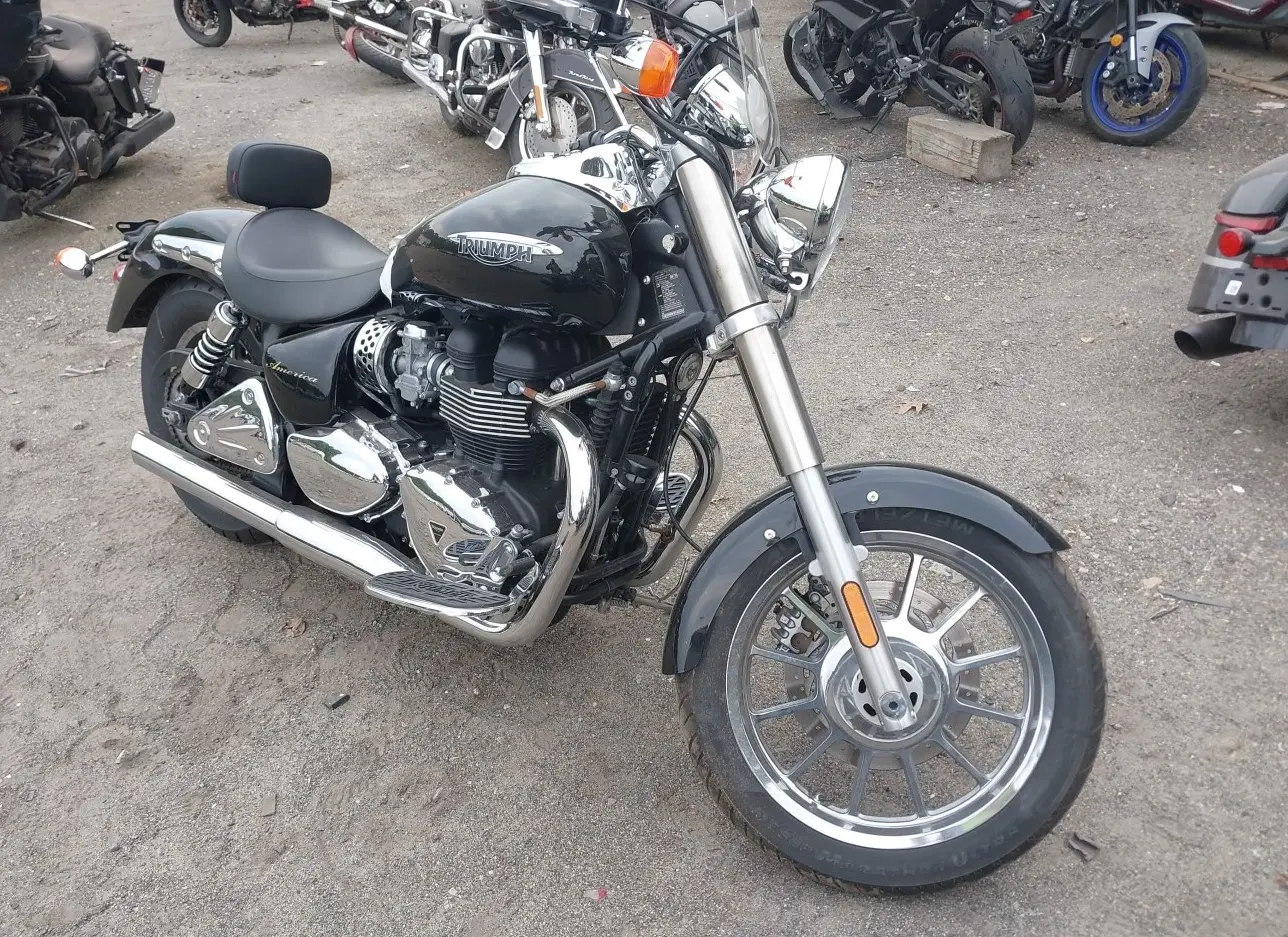 2011 TRIUMPH  - Image 1.