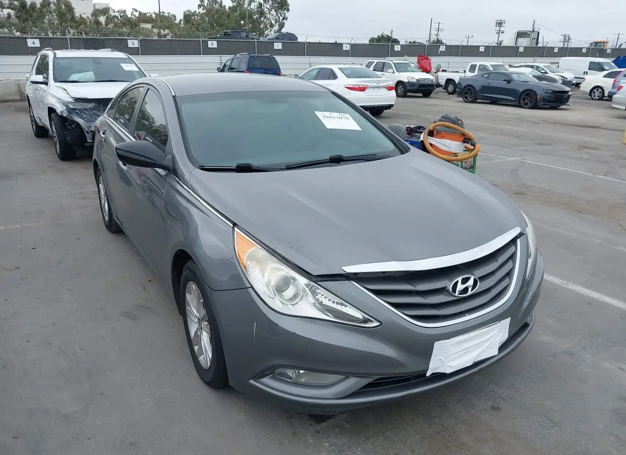 2013 HYUNDAI  - Image 1.