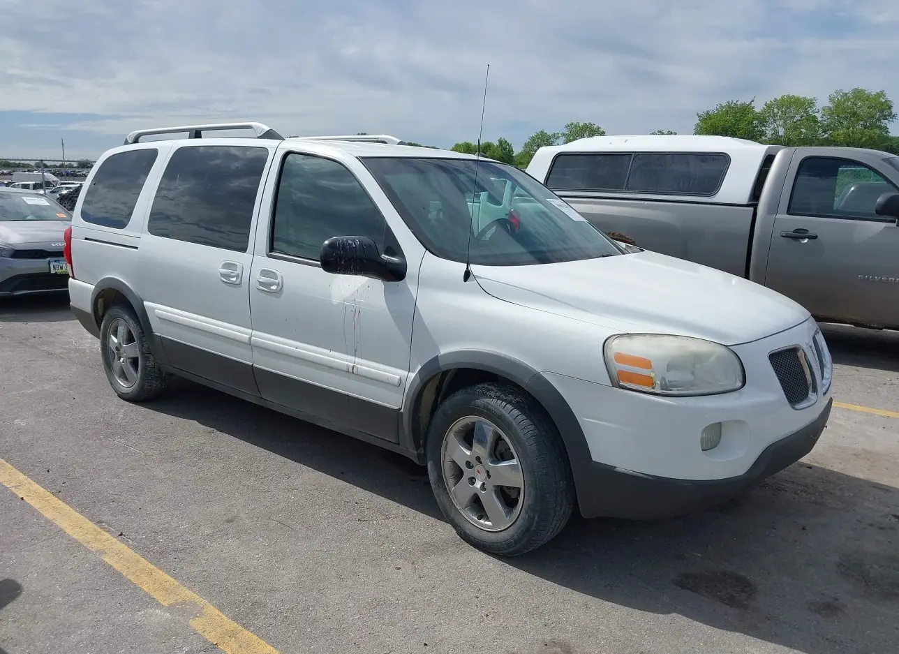 2005 PONTIAC  - Image 1.