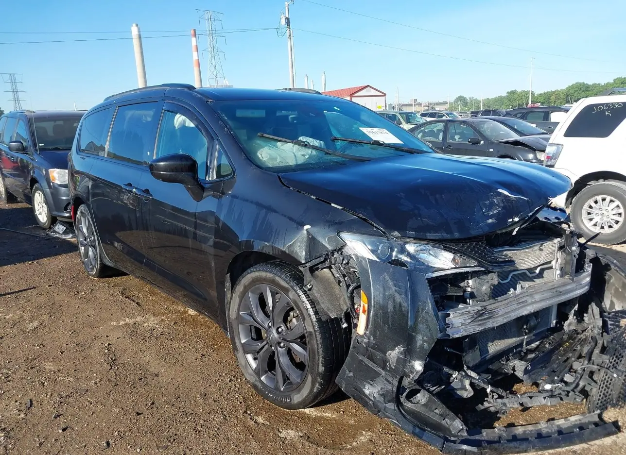 2019 CHRYSLER  - Image 1.