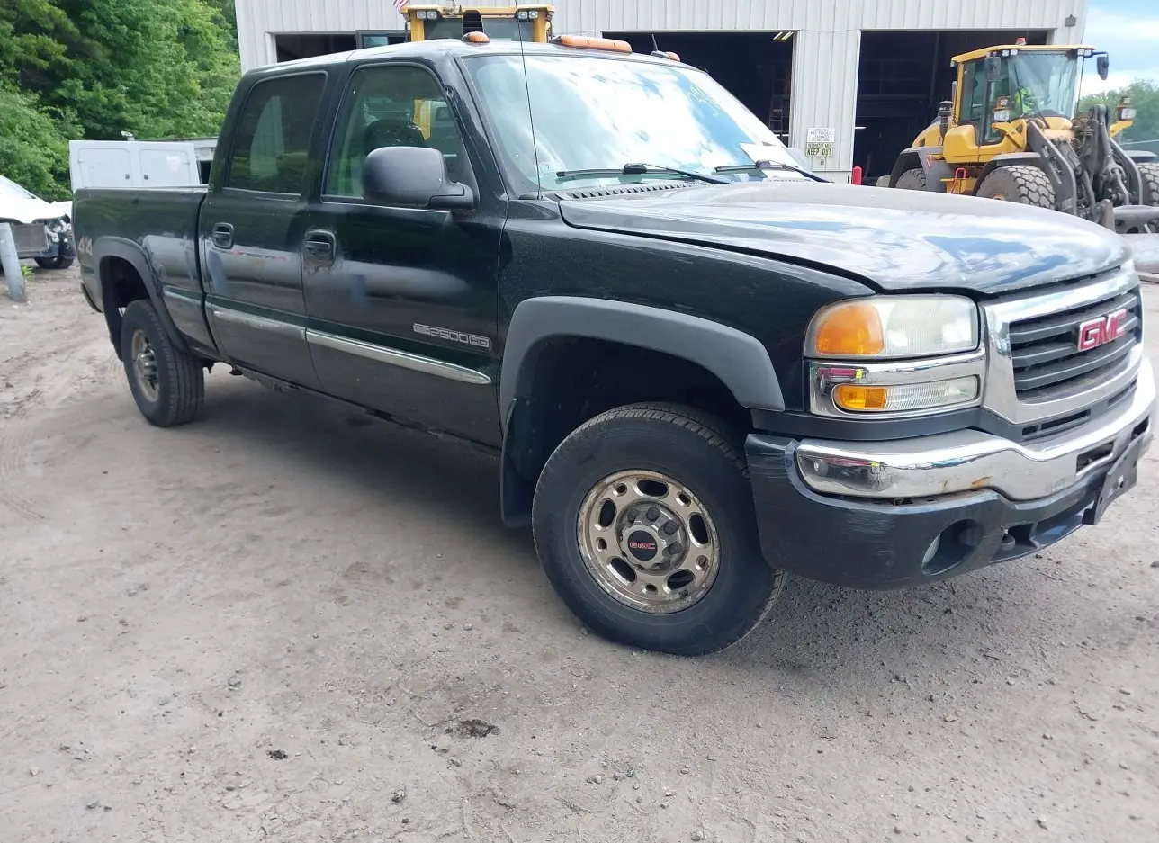 2004 GMC  - Image 1.