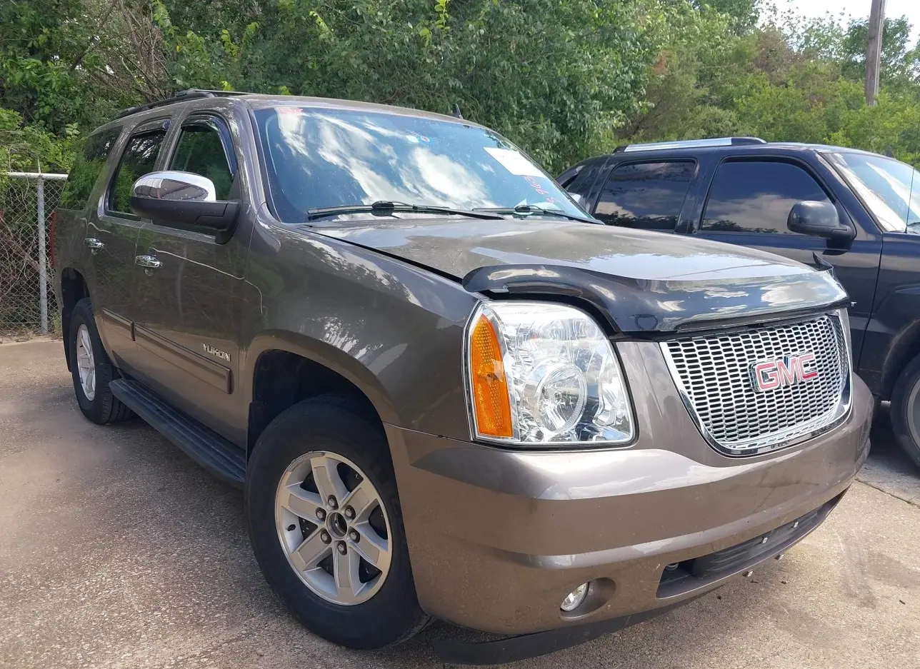 2013 GMC  - Image 1.