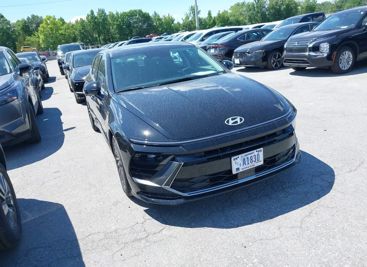 2024 HYUNDAI  - Image 1.