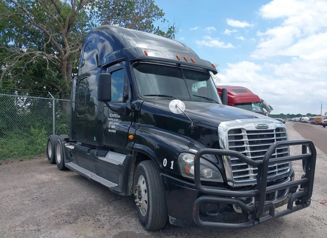 2017 FREIGHTLINER  - Image 1.