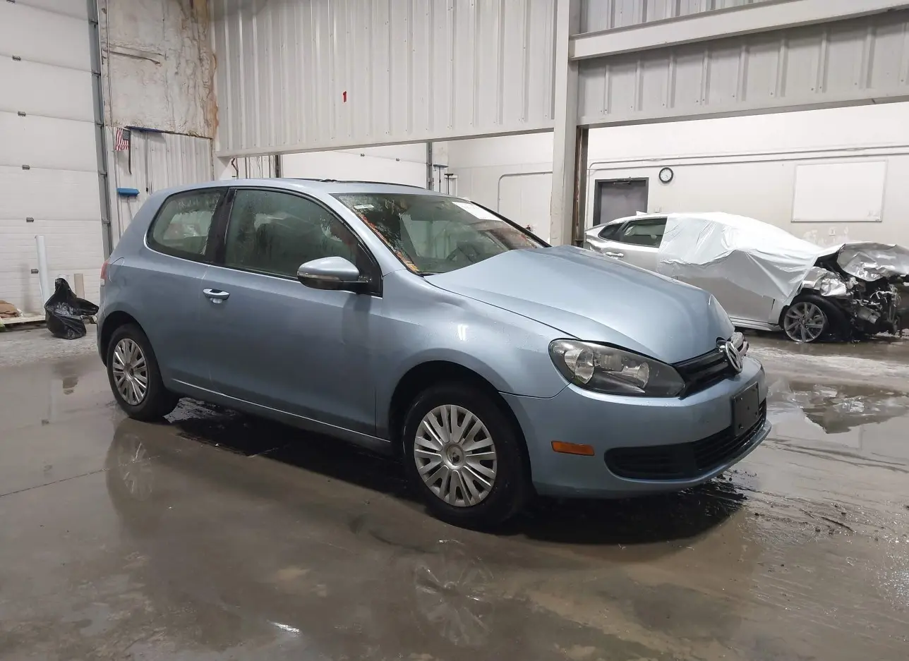 2010 VOLKSWAGEN  - Image 1.