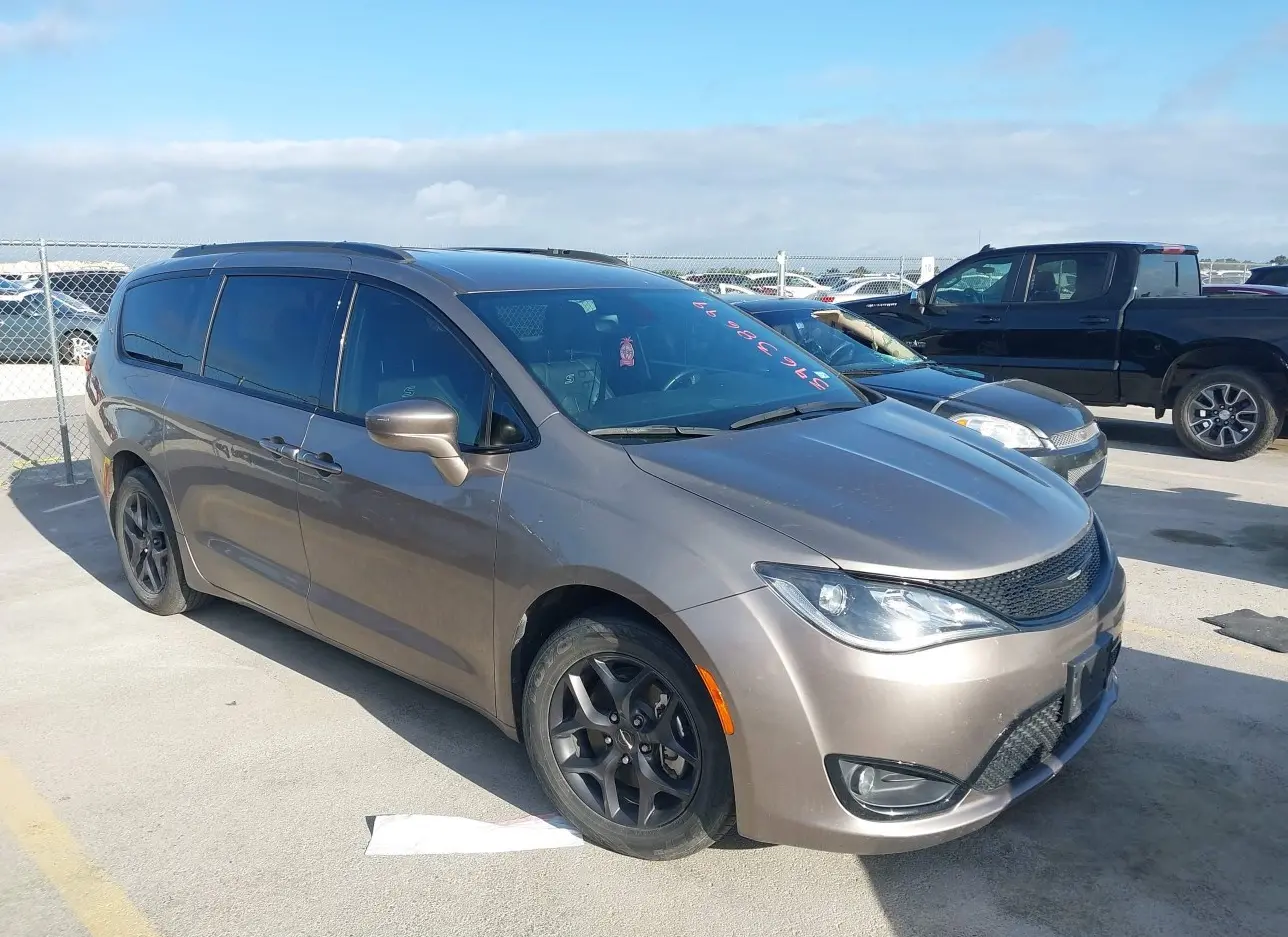 2018 CHRYSLER  - Image 1.