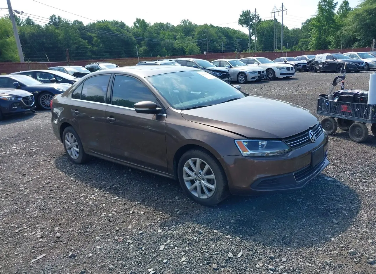 2013 VOLKSWAGEN  - Image 1.