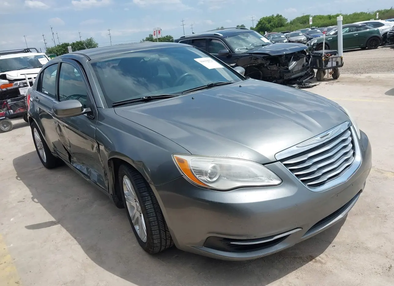 2013 CHRYSLER  - Image 1.