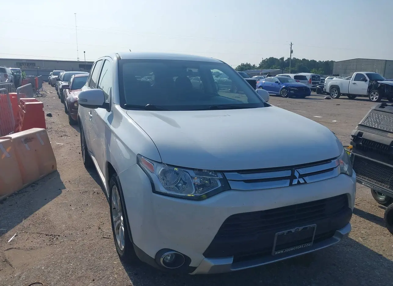 2015 MITSUBISHI  - Image 1.