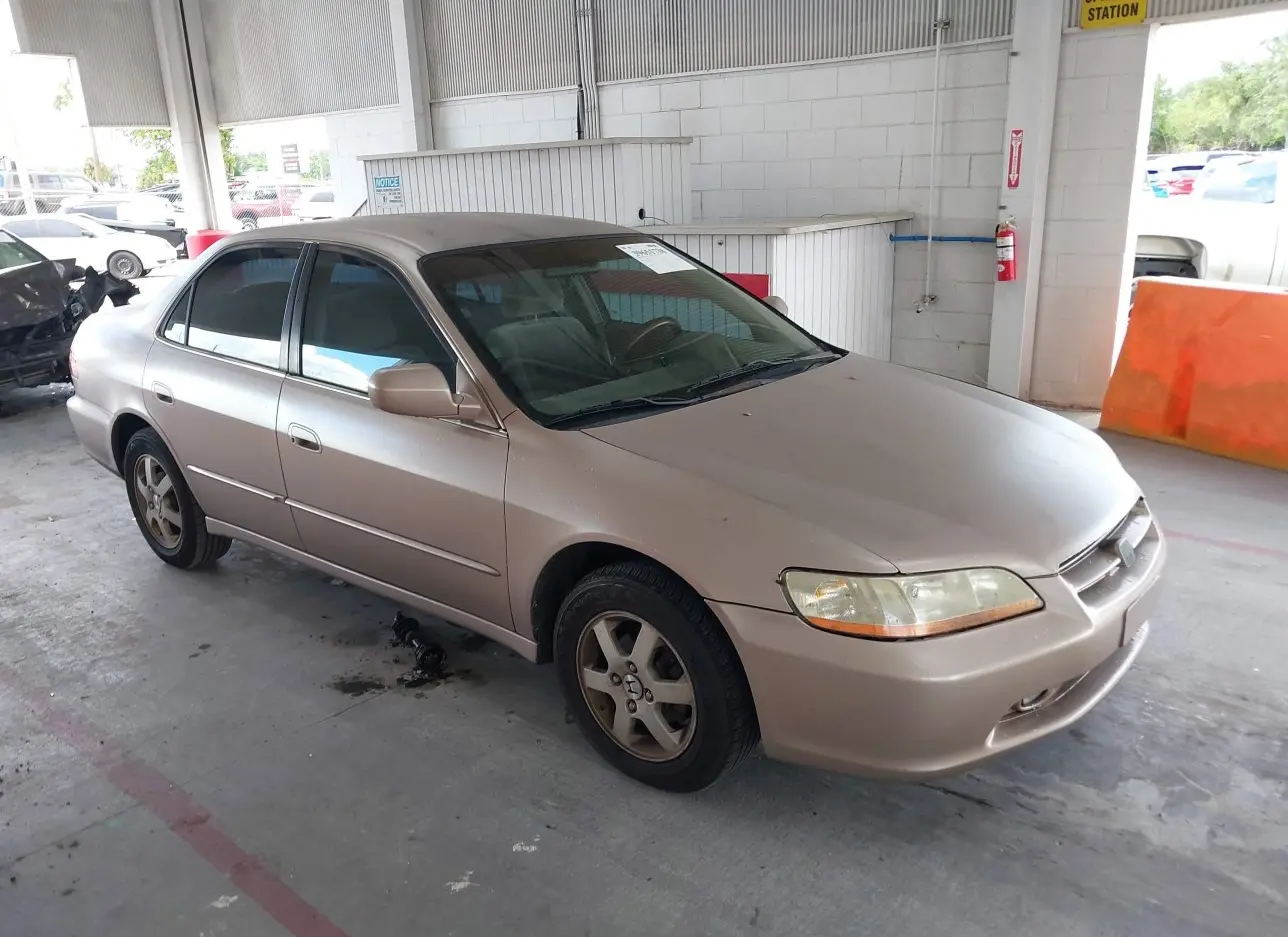 2000 HONDA  - Image 1.