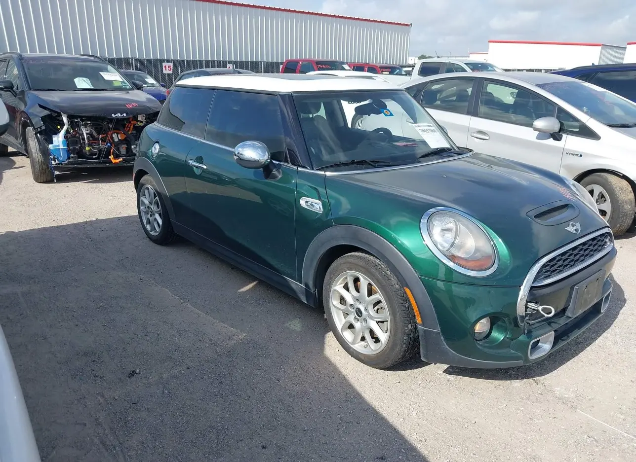 2015 MINI  - Image 1.