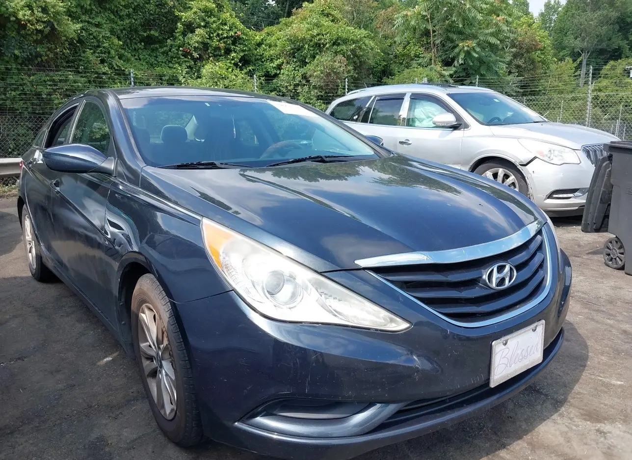 2012 HYUNDAI  - Image 1.