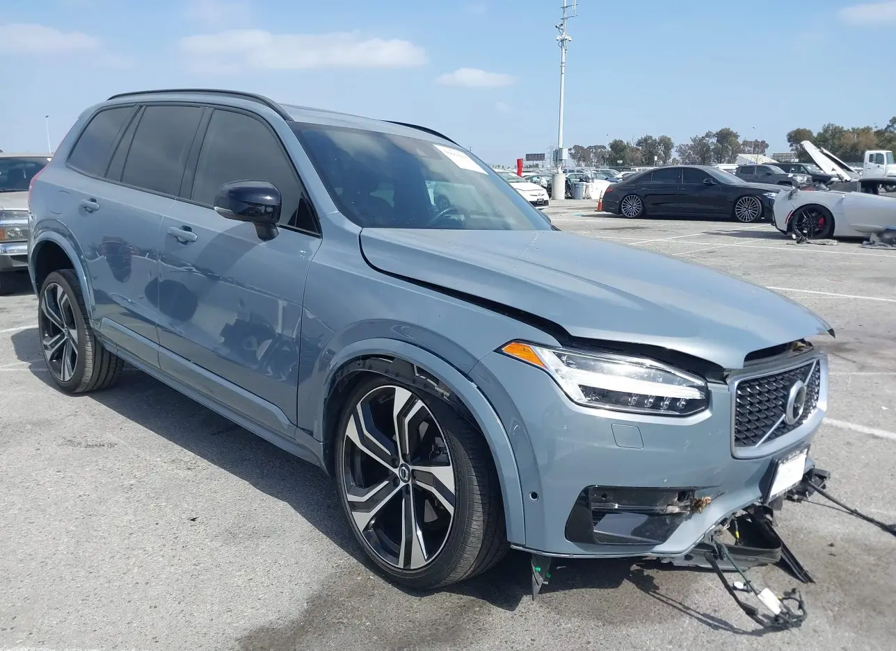 2020 VOLVO  - Image 1.