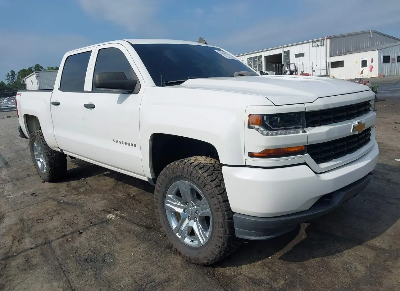 2018 CHEVROLET  - Image 1.