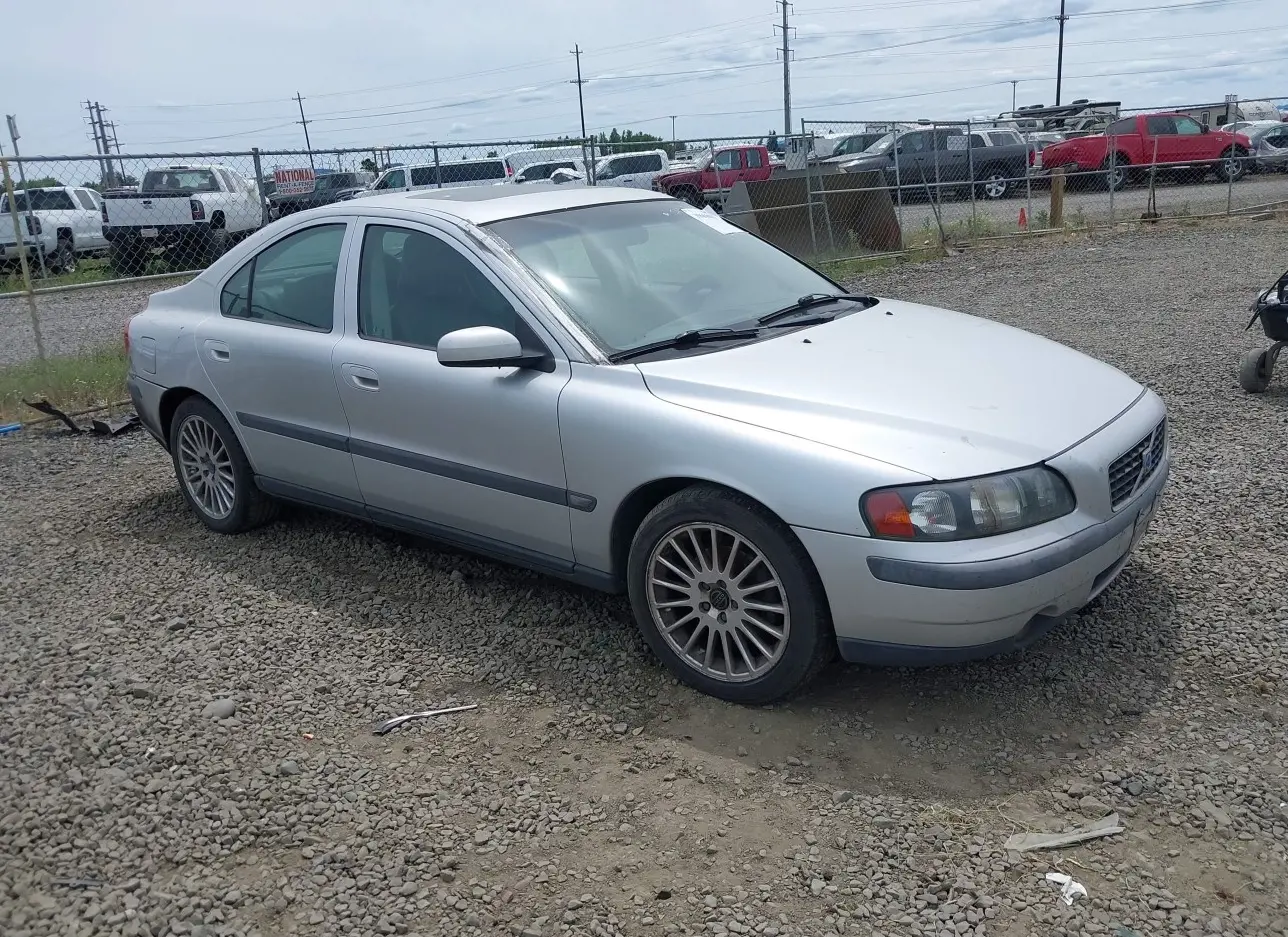 2004 VOLVO  - Image 1.