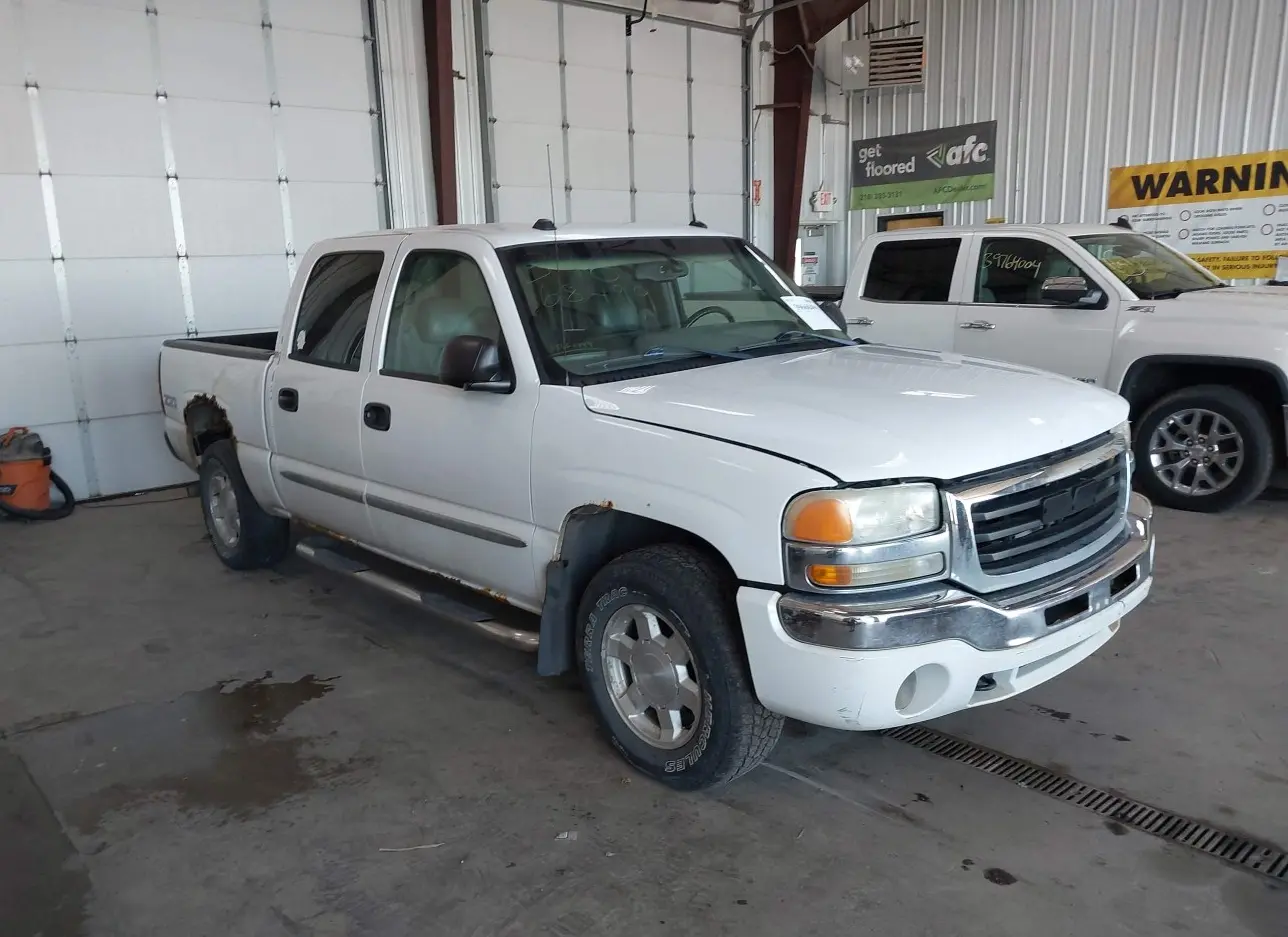 2004 GMC  - Image 1.