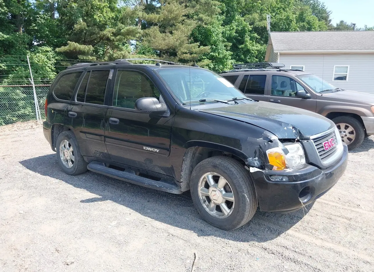 2005 GMC  - Image 1.