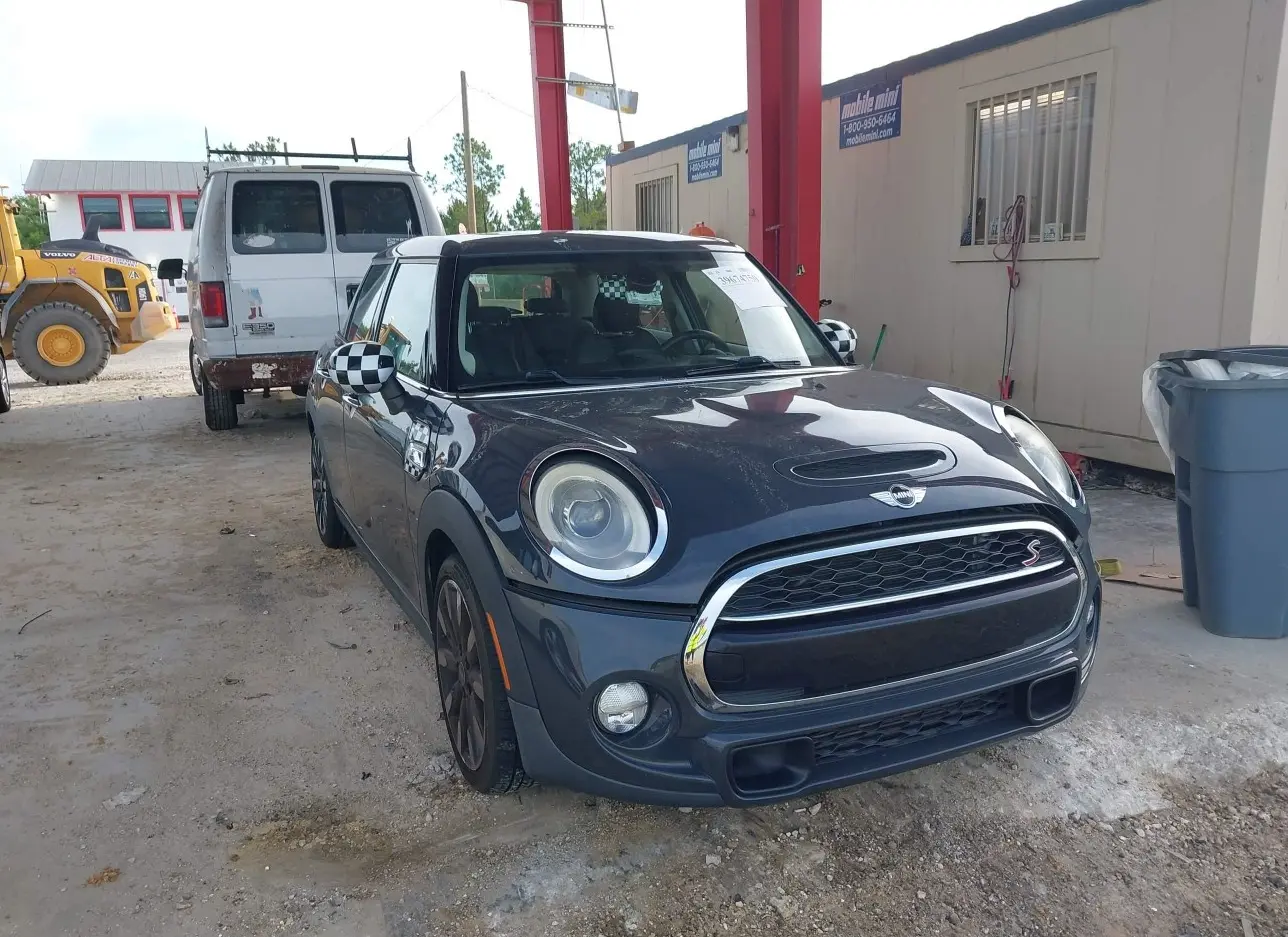 2015 MINI  - Image 1.