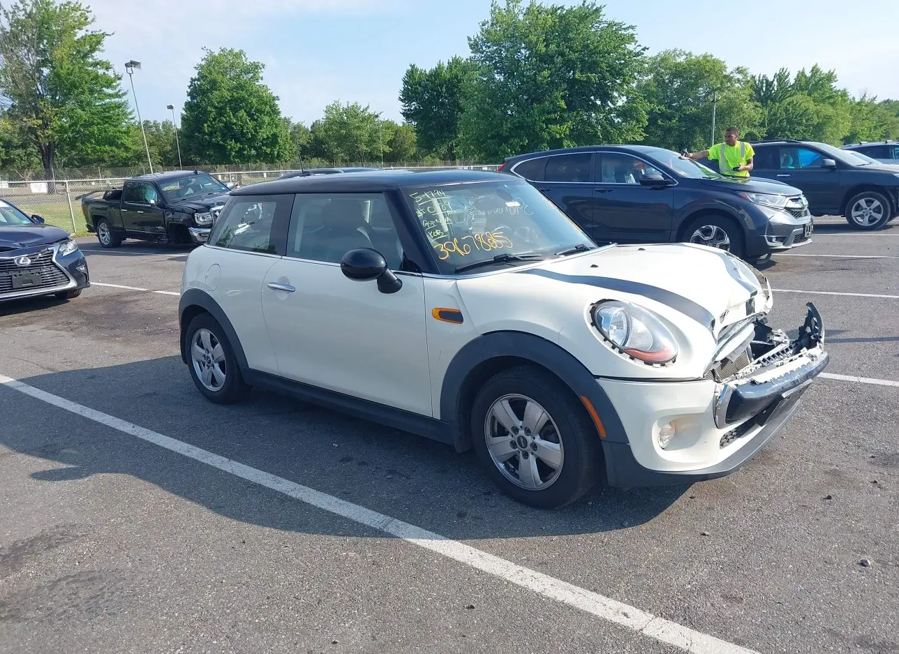 2015 MINI  - Image 1.