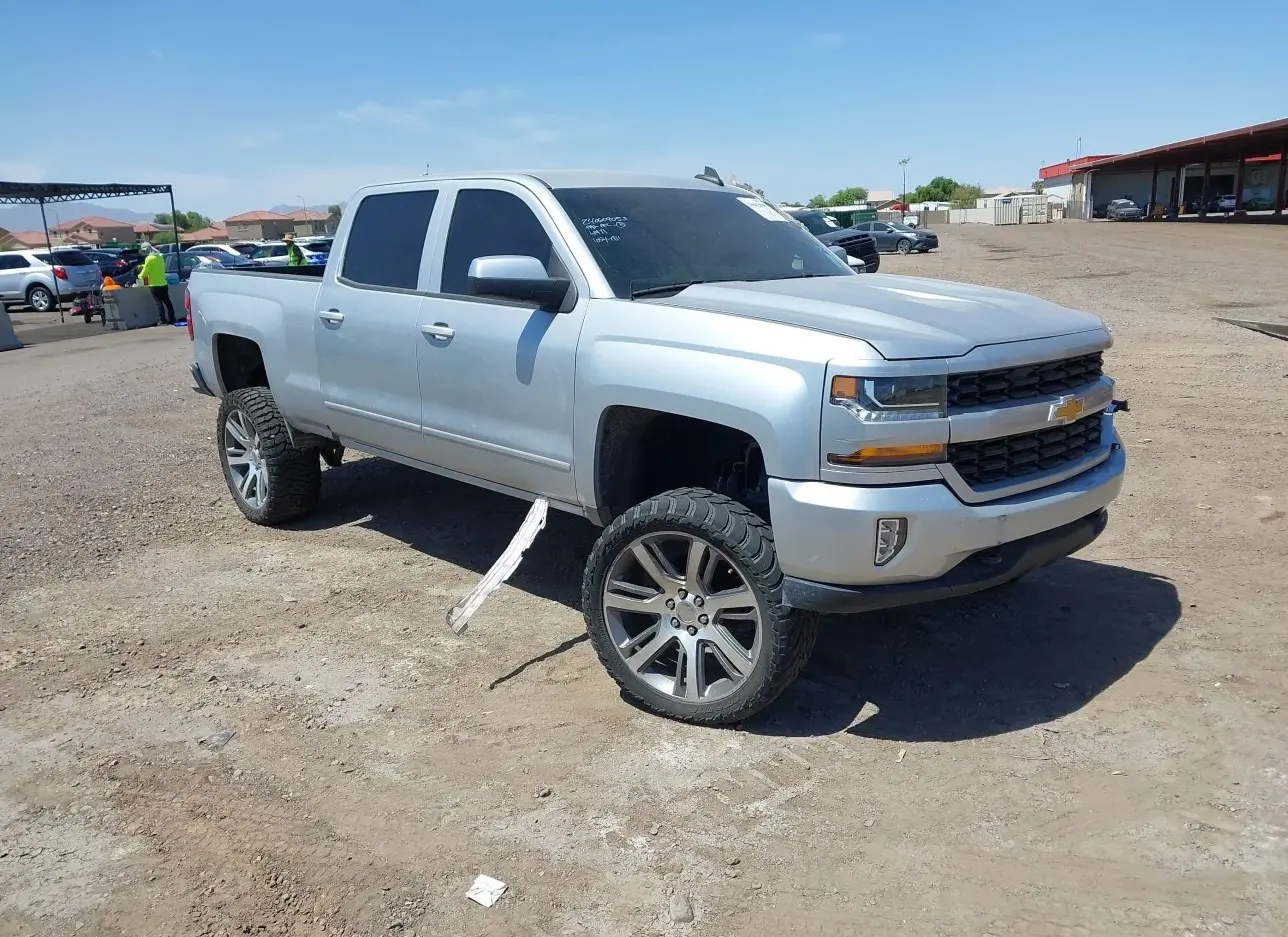 2017 CHEVROLET  - Image 1.