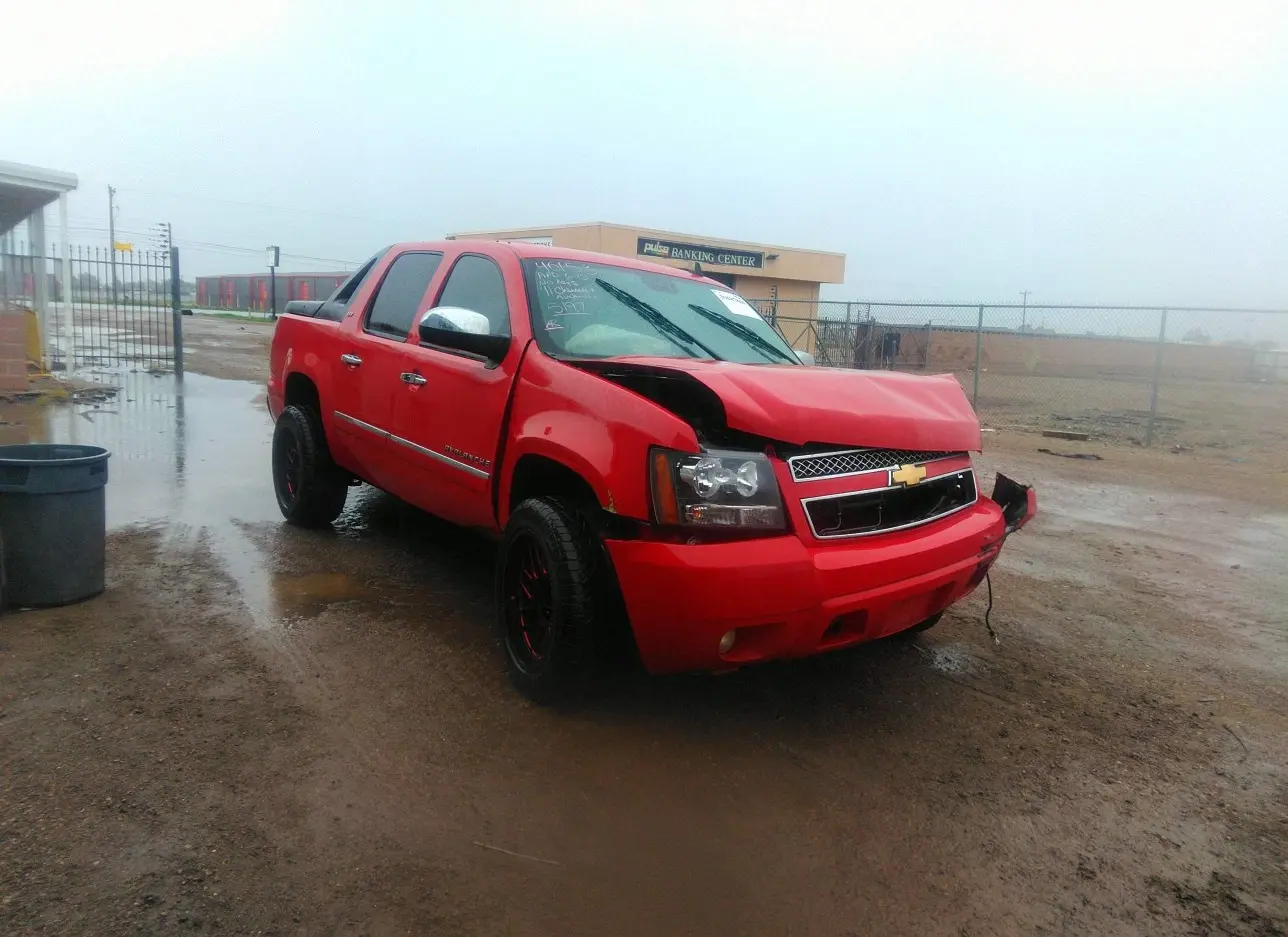 2011 CHEVROLET  - Image 1.