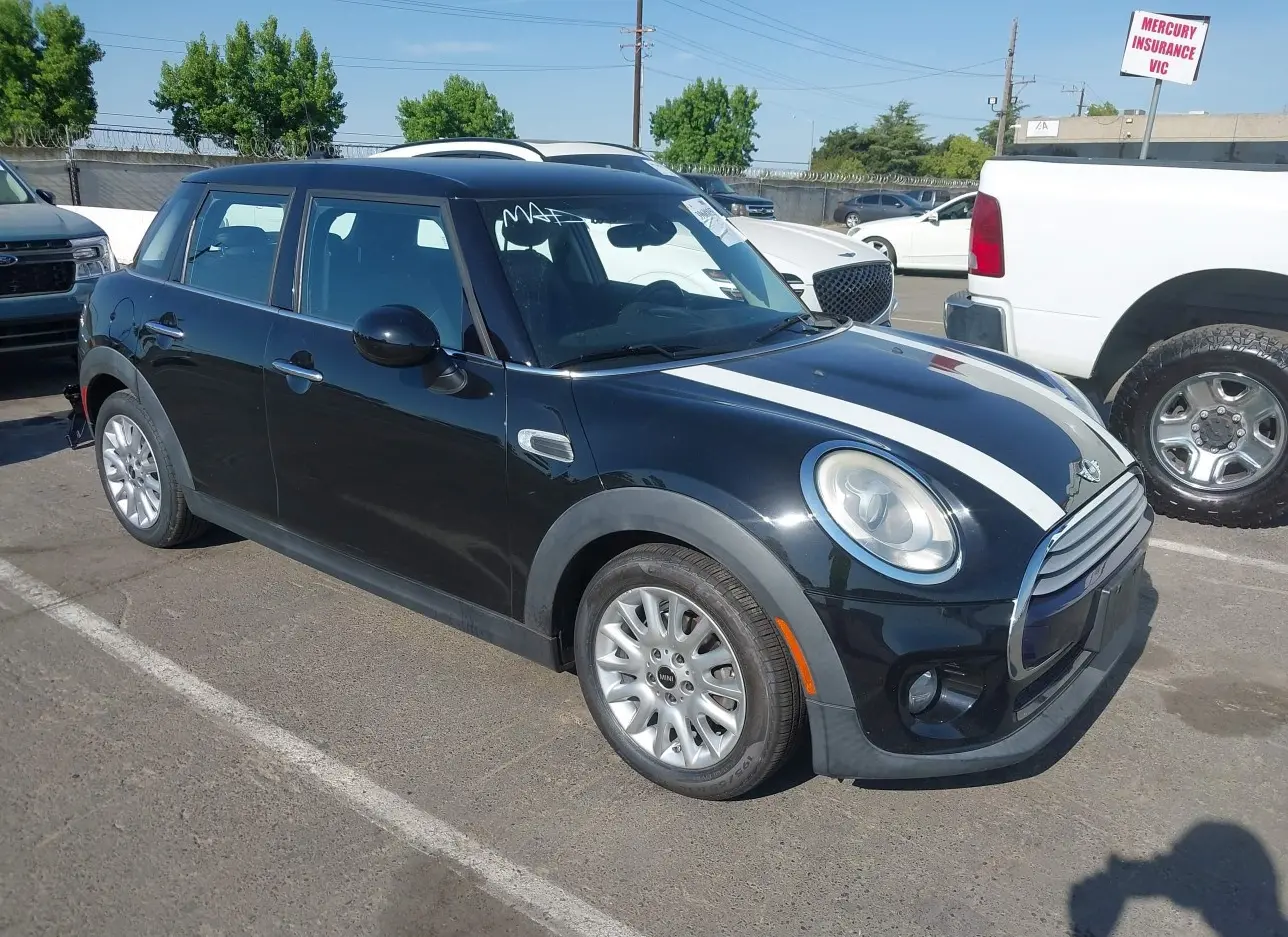 2015 MINI  - Image 1.