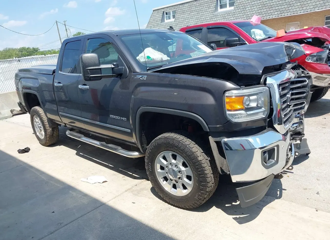 2015 GMC  - Image 1.