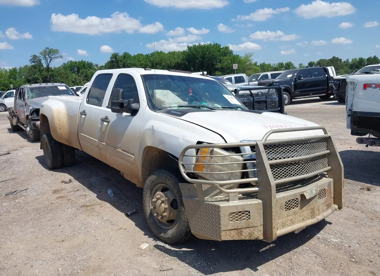 2011 CHEVROLET  - Image 1.