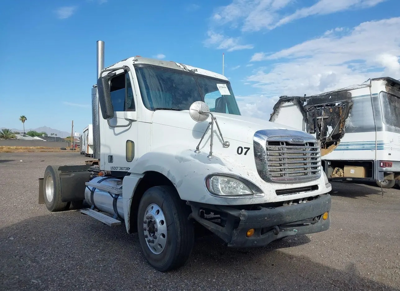 2007 FREIGHTLINER  - Image 1.