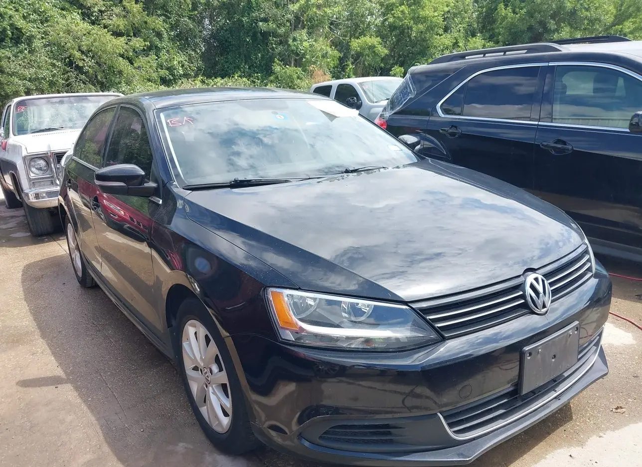 2013 VOLKSWAGEN  - Image 1.