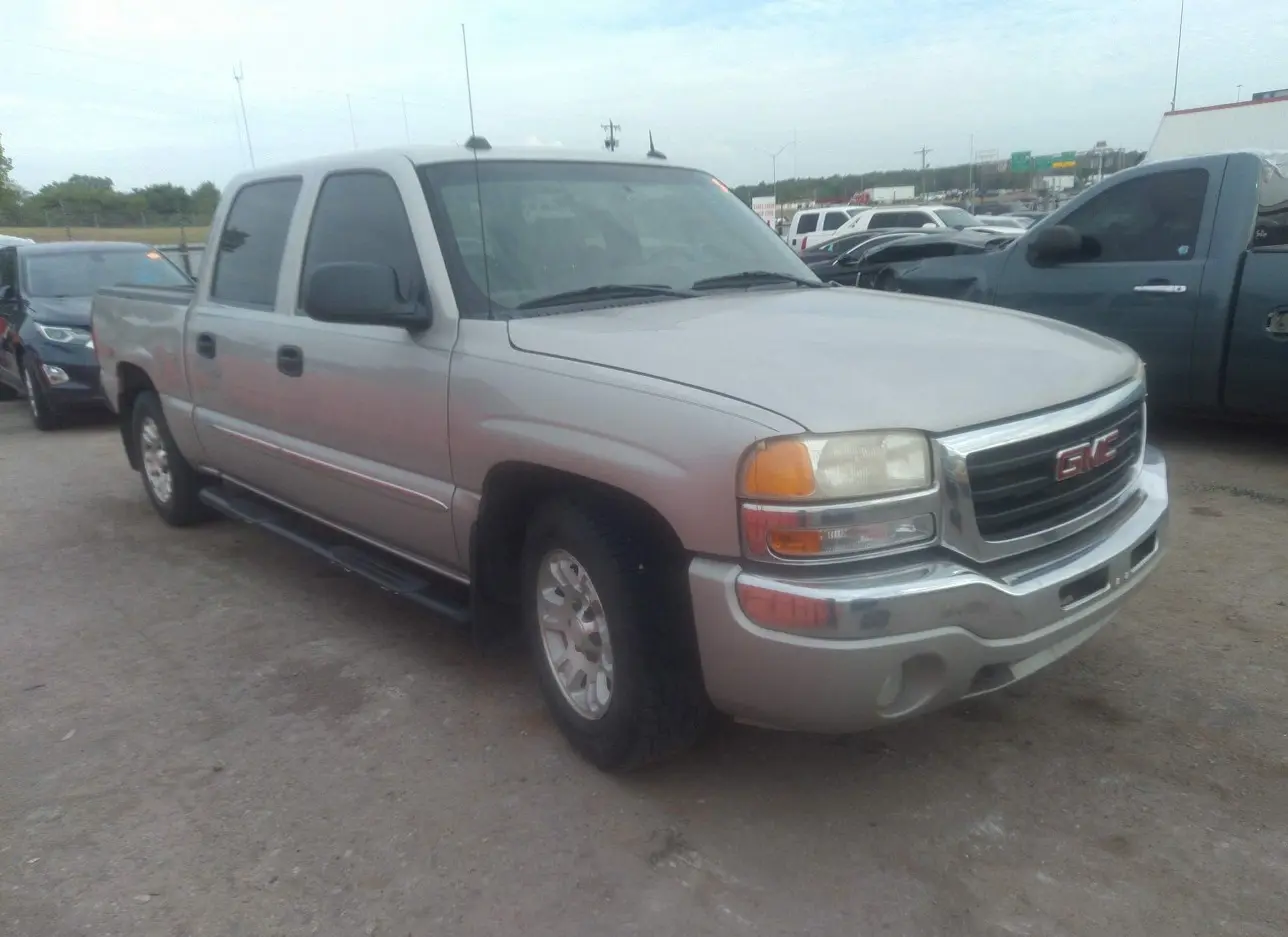 2005 GMC  - Image 1.