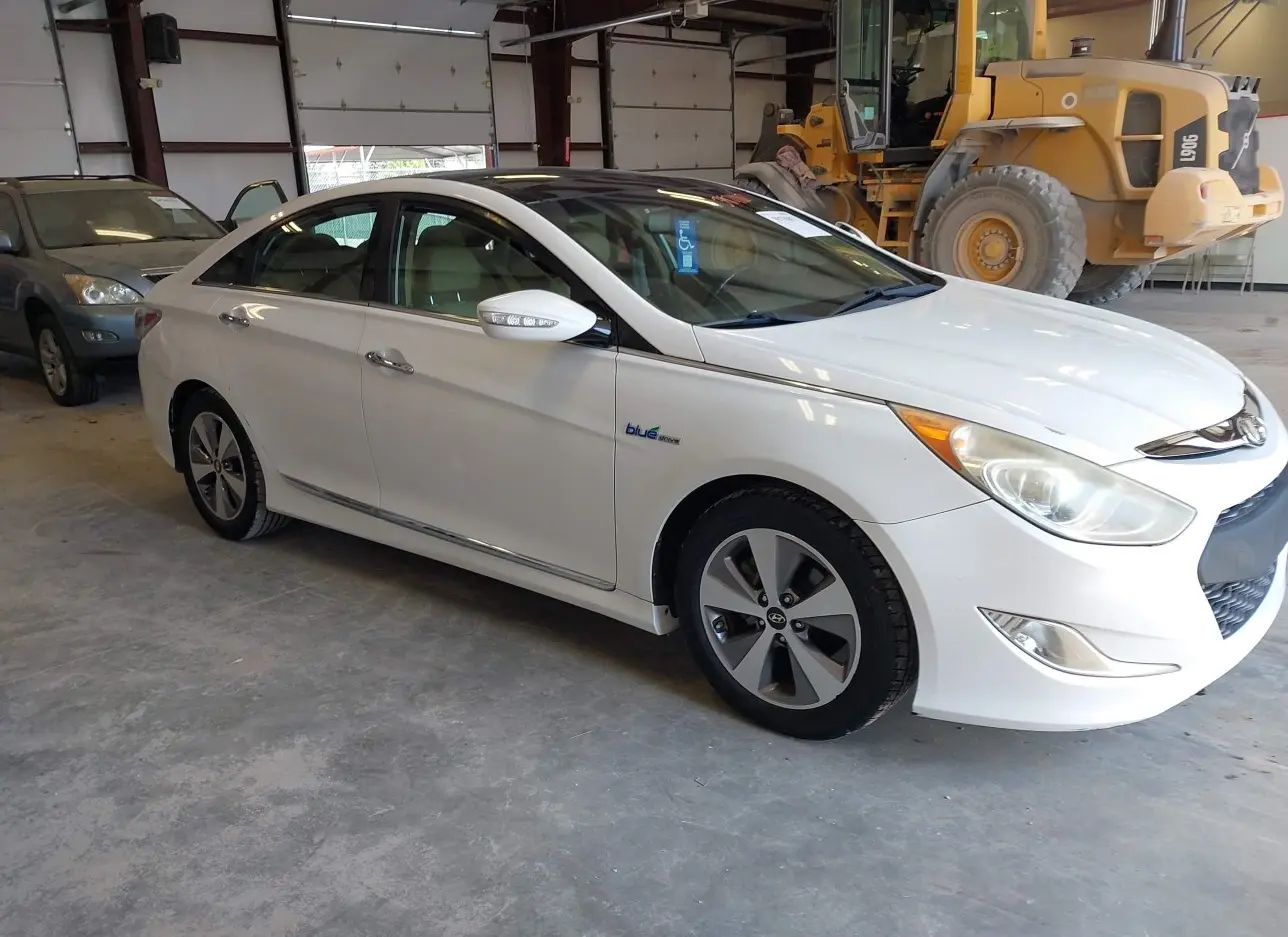 2011 HYUNDAI  - Image 1.